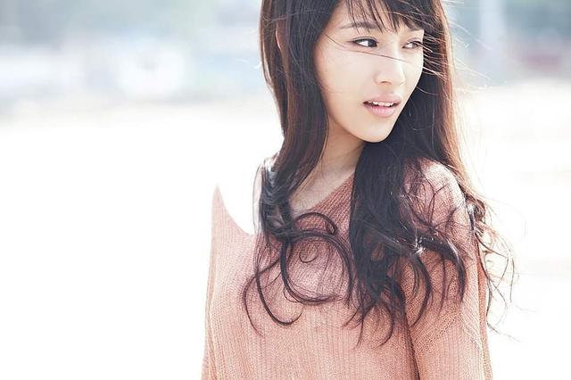 裴秀智最新图片与小巷深处的特色小店探秘揭秘