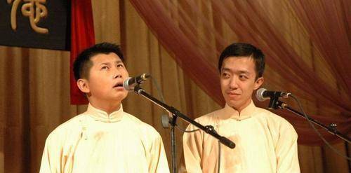 何云伟最新相声，小巷中的惊喜宝藏揭秘！