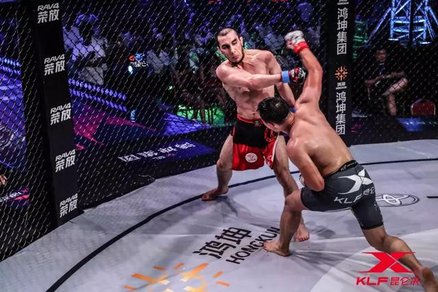 居马别克比赛盛况，热血点燃赛场，展现超凡实力！