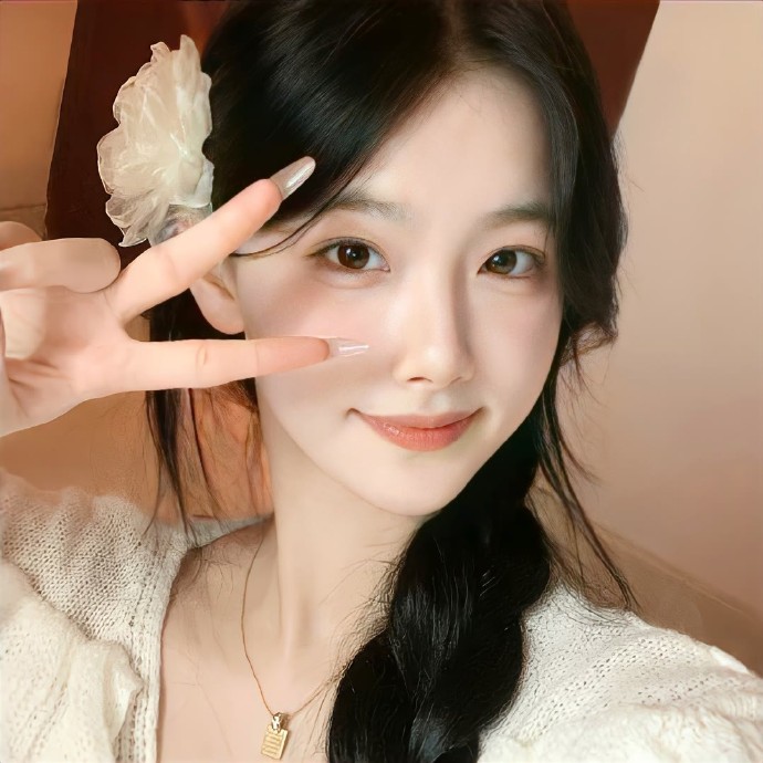 科技与美学的完美融合，最新高清女性头像欣赏（2024版）