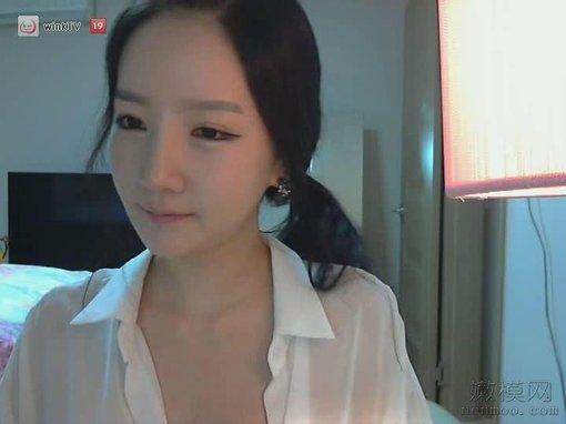 韩国女主播朴妮唛的最新日常视频，温馨友情与真挚瞬间