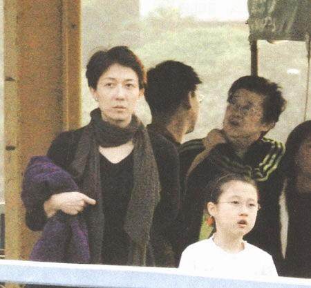 成龙女儿最新消息，自然美景中的心灵探索之旅