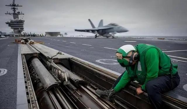 中国最新型航母高清图片曝光,揭秘003航母的神秘面纱