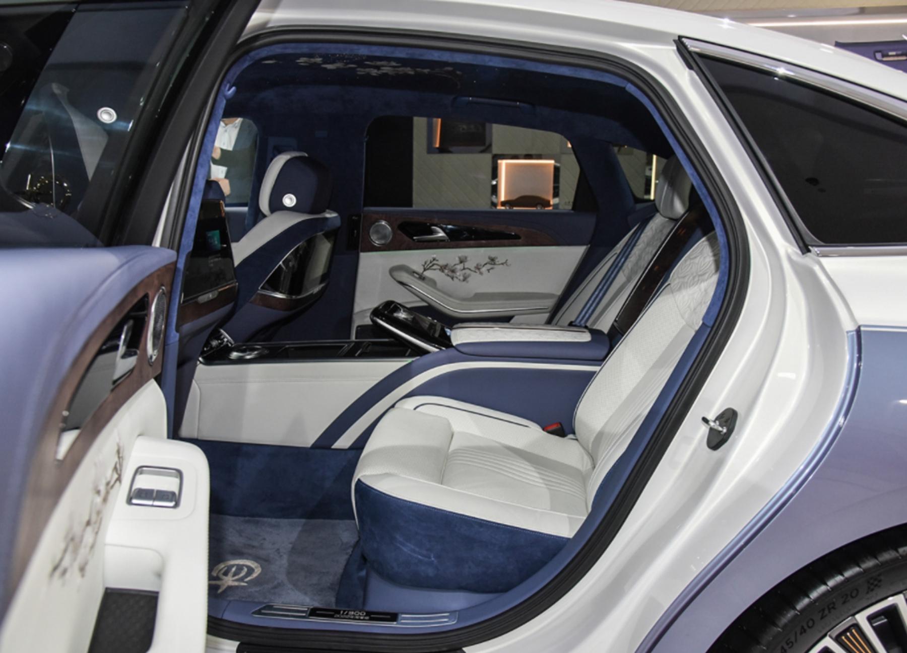 最新款凯美瑞图片价格揭秘,小巷深处的汽车探索之旅