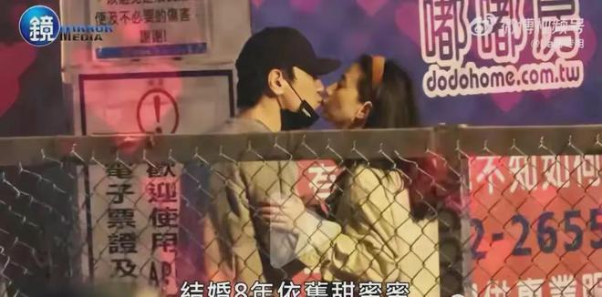 中国街头索吻最新版，科技与生活完美融合的魅力瞬间