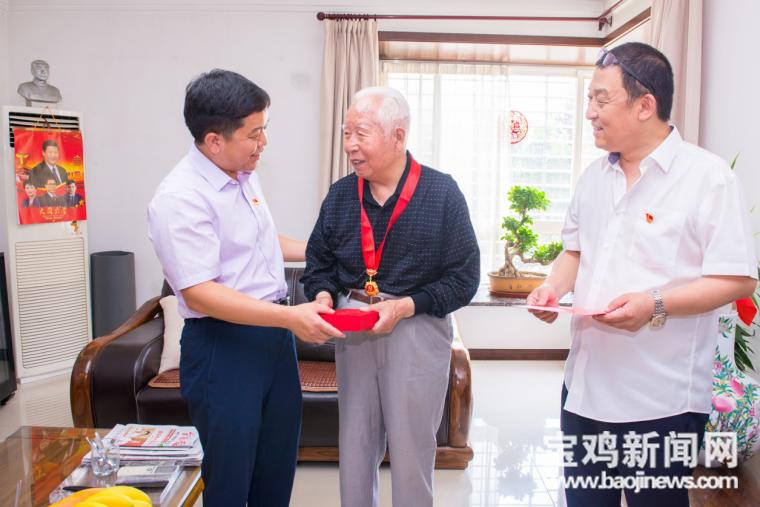 企业退休职工新生活启航,小巷独特小店成福音,最新消息带你开启别样篇章