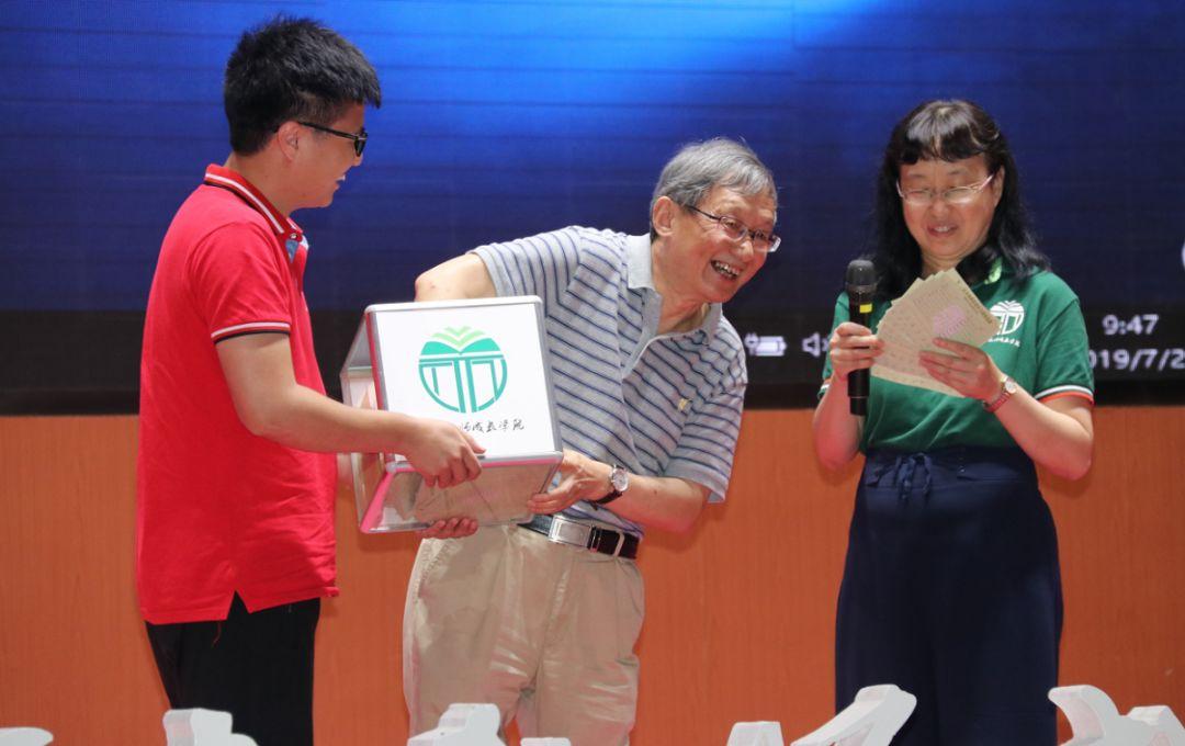 最新学术专著，探索知识前沿领域的最新研究成果与洞察