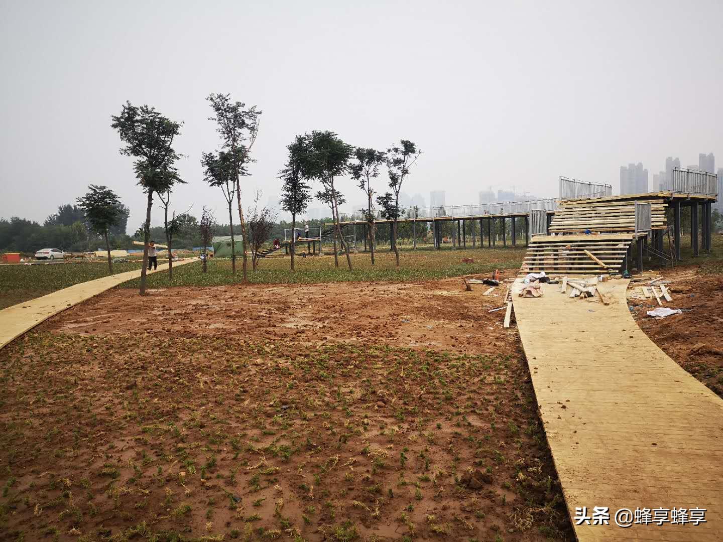 小巷中的绿色能量之源，最新风车发电技术揭秘